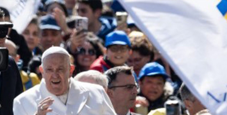 Papa Francesco: all’Ac, “all’origine delle guerre ci sono spesso abbracci mancati o rifiutati”