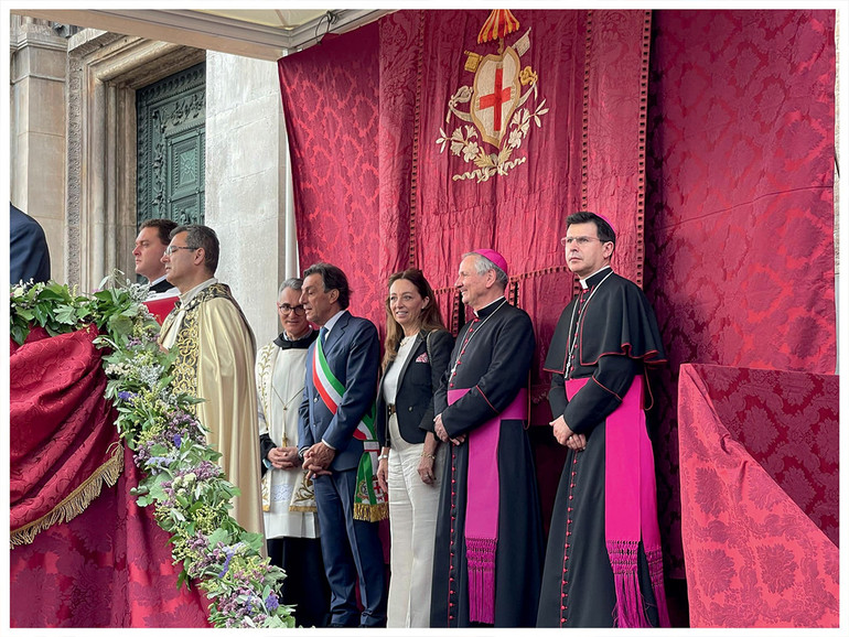 13 giugno, festa di sant’Antonio. Le tre candele accese dal vescovo in Basilica