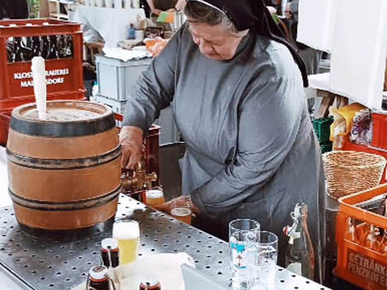A tutta birra. Oggi sr. Doris Engelhard è l’unica religiosa al mondo a produrre birra artigianale