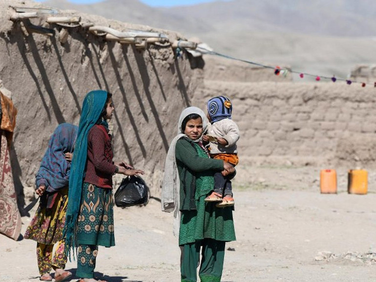 Afghanistan, 1.000 giorni senza istruzione per le ragazze afghane. “Anniversario triste e deprimente”