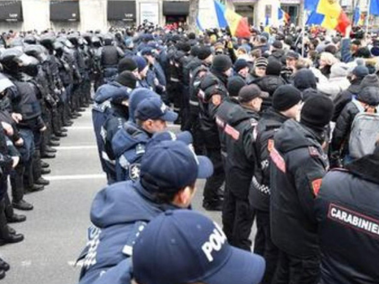 Chisinau, strade presidiate dalle forze dell’ordine. Mons. Lo Deserto: “Cosa accadrà nel futuro è l’interrogativo di ogni giorno”