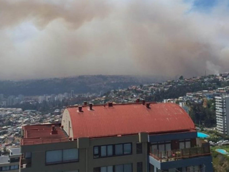 Cile: regione di Valparaíso, per gli incendi già 112 morti. Il vescovo Vega, “sto visitando le comunità colpite, una parrocchia è sparita”