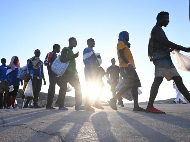 Comece: su Patto migrazione e asilo. “Diritti umani a rischio, producendo detenzioni di massa anche di famiglie e bambini”