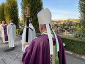Commemorazione dei defunti. Il vescovo Claudio Cipolla celebra l’Eucaristia in Cimitero Maggiore a Padova