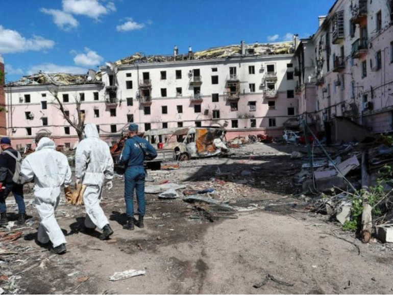 Emergenza colera a Mariupol. Don Oleh Ladnyuk: “Il rischio sale con caldo, acqua contaminata e cadaveri”