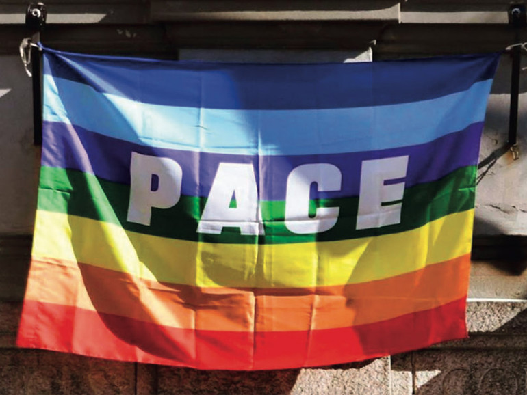 Giornali diocesani: la bandiera della pace in copertina