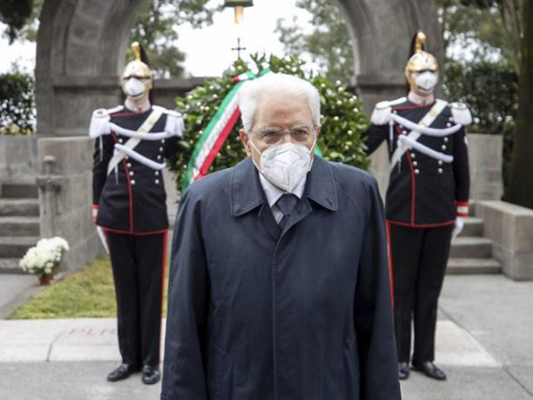 Giornata caduti: Mattarella, “Italia esempio nelle operazioni di ristabilimento della pace e per la tutela dei diritti fondamentali dell’uomo”