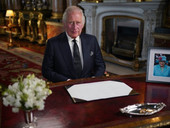 Il primo discorso di Carlo III: “Prometto di difendere i principi costituzionali che sono nel cuore della nostra nazione”