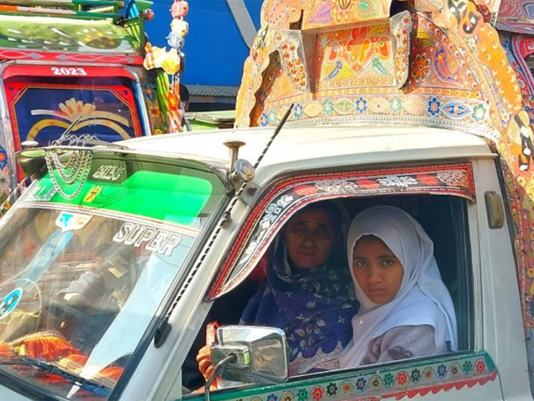 In Pakistan al via i corridoi umanitari di 93 rifugiati afgani. La storia di Fatima, in fuga da un marito violento e dai talebani