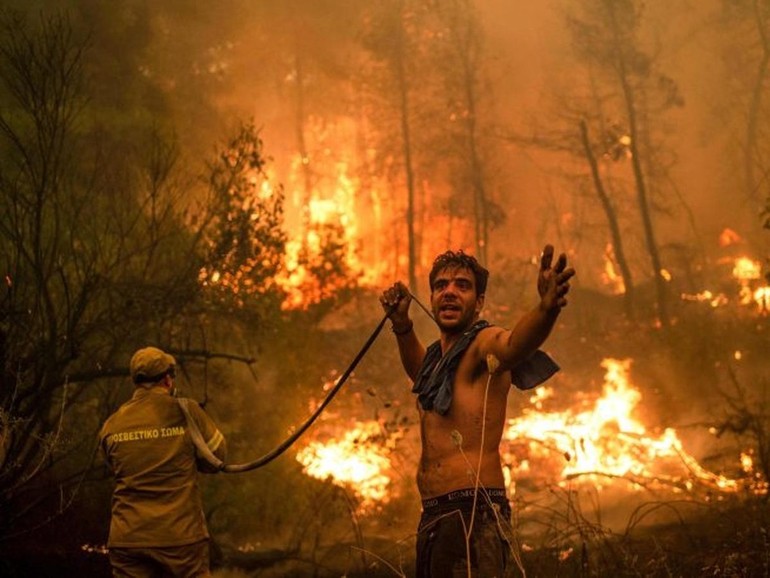 Incendi in Grecia: Chiese in prima linea nell’aiuto alle popolazioni colpite