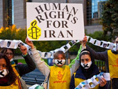 Iran, Amnesty: 525 i manifestanti uccisi, tra cui 71 bambini. Arrestate più di 19 mila persone