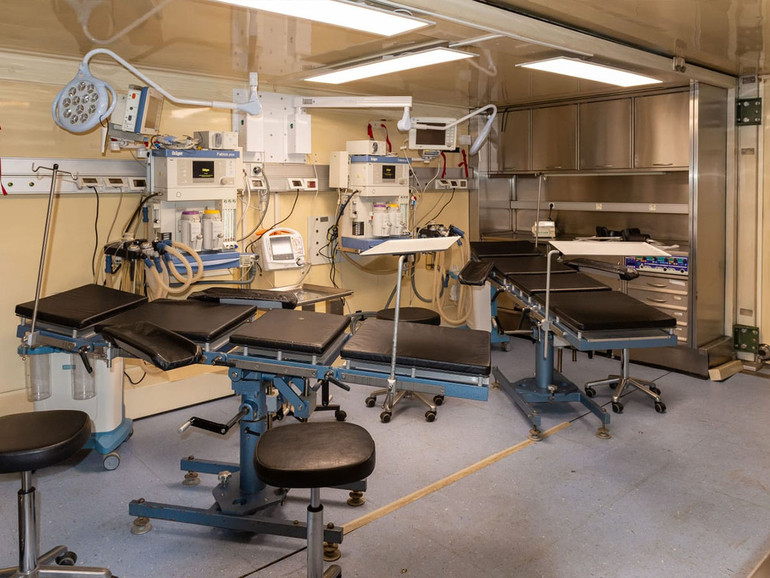 L’Esercito dona una sala operatoria mobile all’Azienda Ospedale
