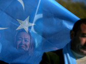 La Cina epura gli uiguri. Prigionia nei lager, pratiche religiose represse, sterilizzazione delle donne