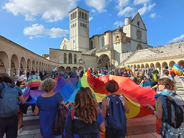 La foto della settimana. Ad Assisi in 3 mila uniti: prima di tutto la pace