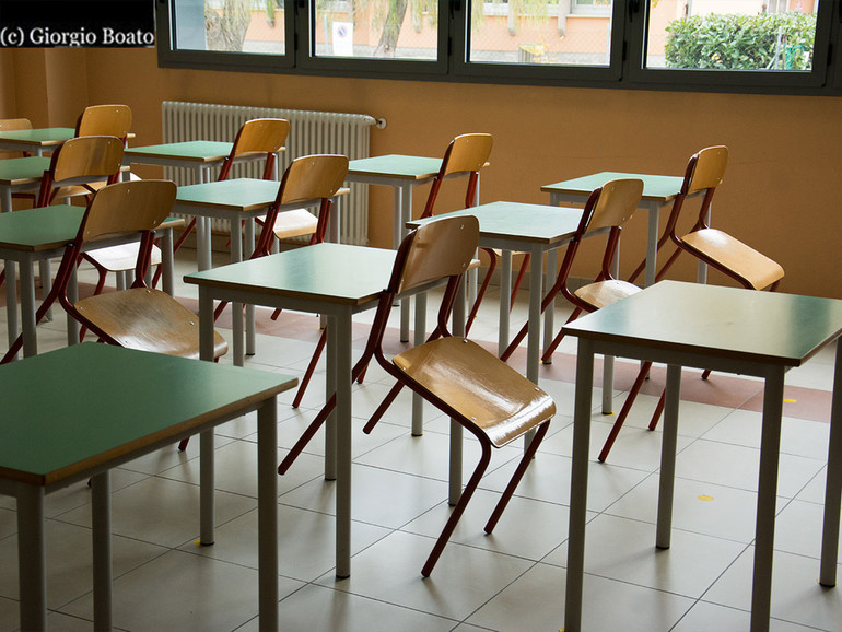 La scala delle incomprensioni. Uno studente tredicenne a Verona si è rifiutato di salire una scala arcobaleno