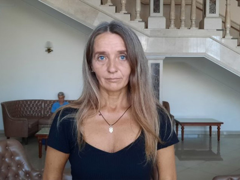 La storia di Oksana, moglie di un prigioniero. Torture, stupri e l’agonia di essere bruciato vivo. “Non è una guerra. È un genocidio”
