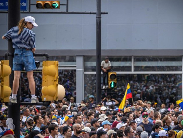 La vittoria di Maduro non ha riscontri certi, proteste in tutto il Paese. Ávalos Gutiérrez (sociologo): “Irregolarità fin dal primo momento”