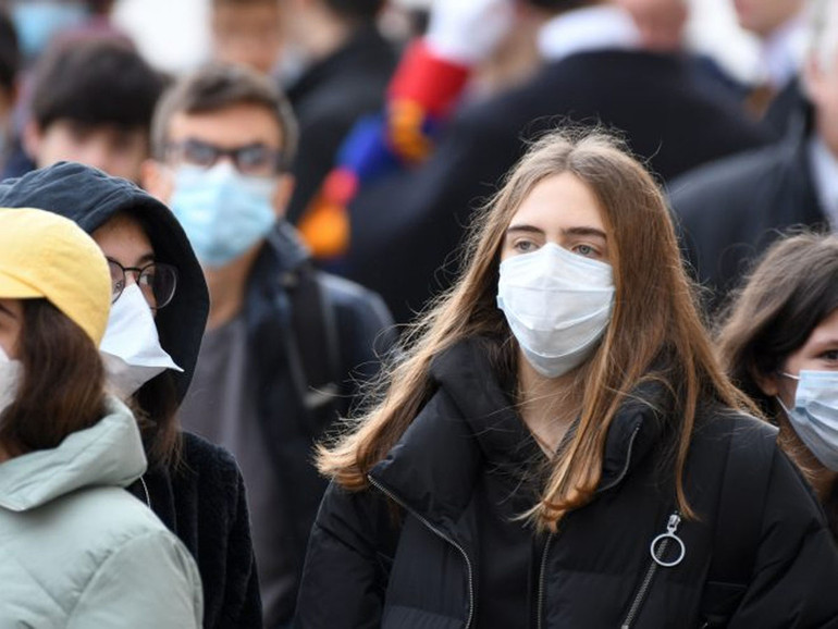 Le donne soffrono di più l'ansia da pandemia, ma sono più ligie alle regole