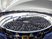 Metsola: “Assemblea Ue schierata contro la corruzione”. Ma l’indagine colpisce la “casa degli europei”