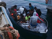 Migranti: “Così l’Italia impedisce il soccorso in mare”