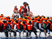 Migranti, l’Italia autorizza lo sbarco della Ocean Viking a Lampedusa