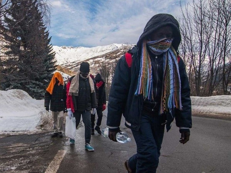 Migranti, sgombero al presidio in Val di Susa. “Persone fragili finiranno in strada”