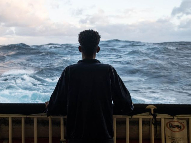 Migranti. “Leggi assurde e insensate”, la nave Geo Barents lascia il Mediterraneo centrale