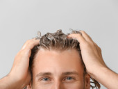 Non più capelli grigi. Da recente ricerca sembra che il processo di ingrigimento dei capelli possa essere arrestato, almeno temporaneamente