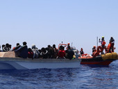 Non si spari a chi salva vite in mare: appello di Croce e Mezzaluna Rossa e Sos Mediterranee