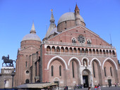 Padova, dalla Basilica del Santo la preghiera per papa Francesco