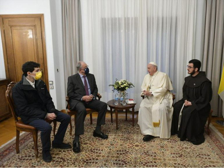 Padre Eduardo, parla il francescano interprete del Papa a Cipro e in Grecia: “Come un nonno con il nipote”