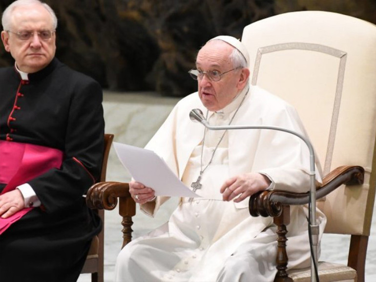 Papa all’udienza: “Eventuale guerra atomica sarebbe catastrofe finale”