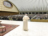 Papa all’udienza: “L’aggressione armata di questi giorni è un oltraggio a Dio”