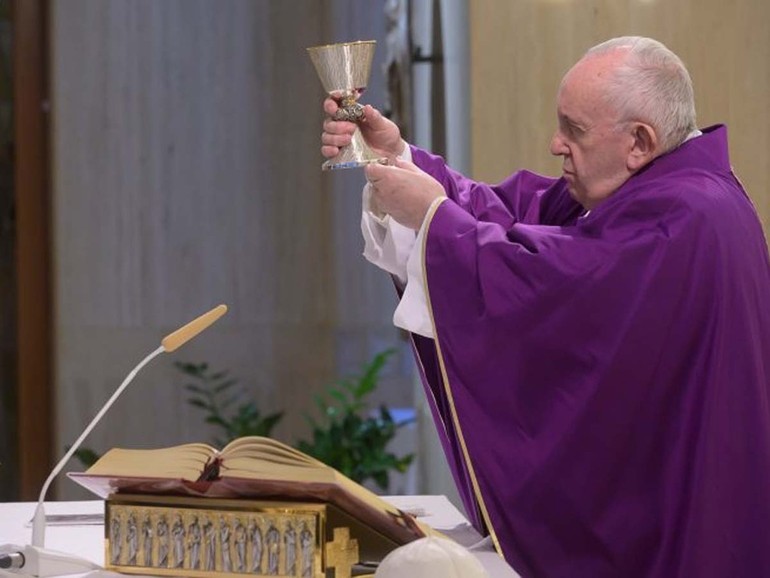Papa Francesco: a Santa Marta, “preghiamo per i lavoratori che garantiscono il funzionamento della società”