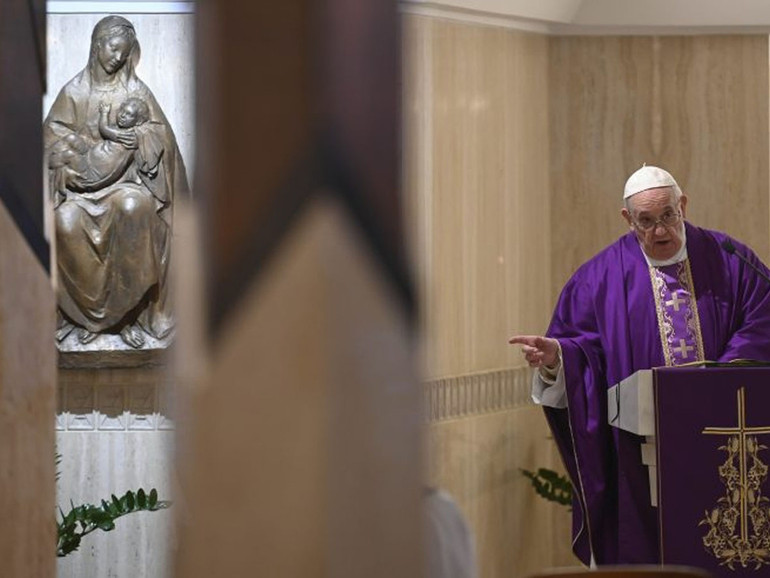 Papa Francesco: a Santa Marta, “preghiamo per le autorità”