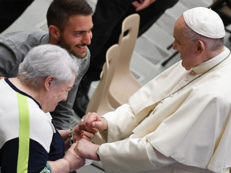 Papa Francesco: ai giovani della Gmg, “andate prima a trovare i vostri nonni”