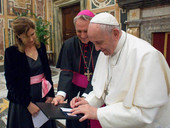 Papa Francesco: all’Associazione Stampa Estera, “no a cibo avariato della disinformazione, offrire il pane buono della verità”