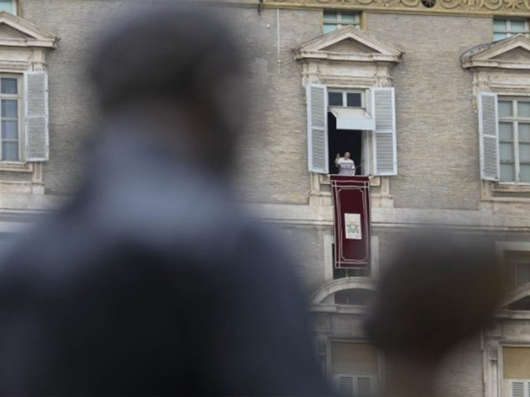 Papa Francesco: Angelus, “tacciano le armi” in Sudan e i rifugiati “possano trovare accoglienza e protezione nei Paesi confinanti”