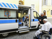 Papa Francesco: dona una terza ambulanza a un ospedale in Ucraina