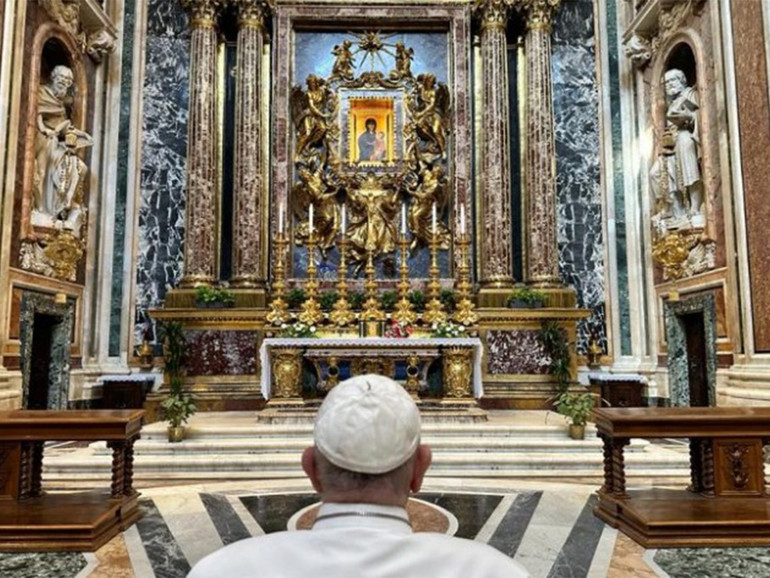 Papa Francesco: “Invochiamo l’intercessione della Madre per la città di Roma e per il mondo intero, specialmente per la pace”