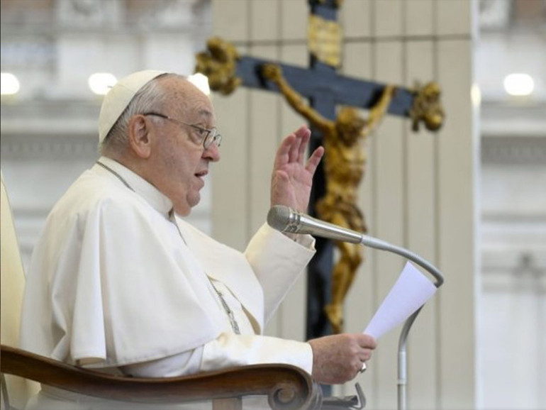 Papa Francesco: “La guerra cresce, preghiamo per la pace”