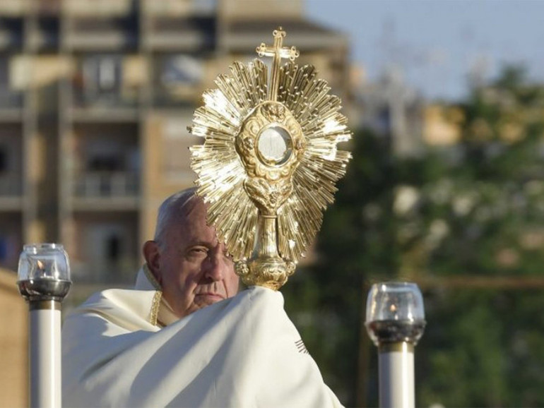 Papa Francesco: Messa delle Ceneri, “ritornare all’essenziale”