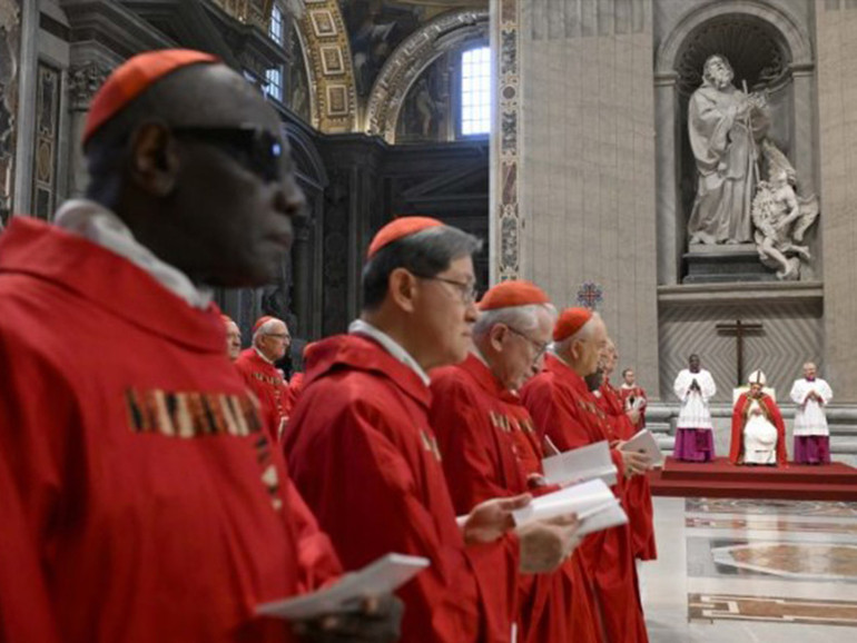 Papa Francesco: messa di Pentecoste, “continuiamo a parlare di pace a chi vuole la guerra”