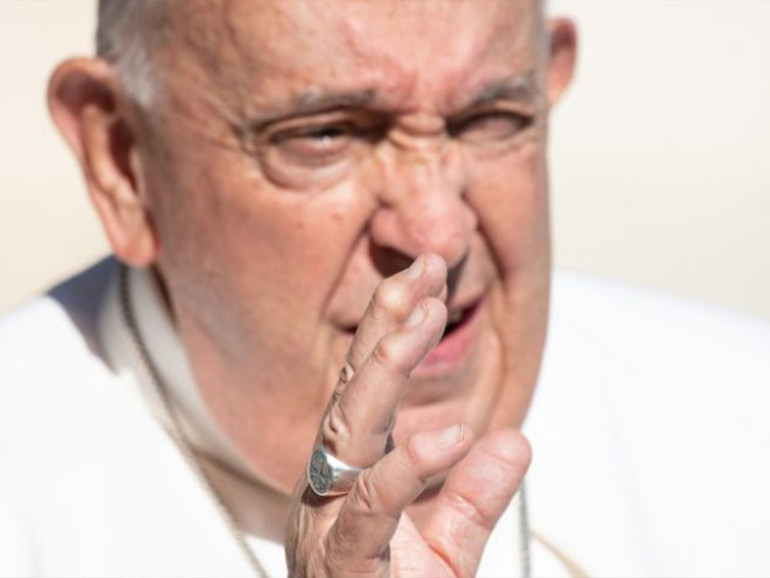 Papa Francesco: “porre limiti etici allo sviluppo dell’intelligenza artificiale”