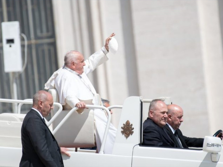 Papa Francesco: “pregare per la pace, in questo tempo di guerra mondiale”