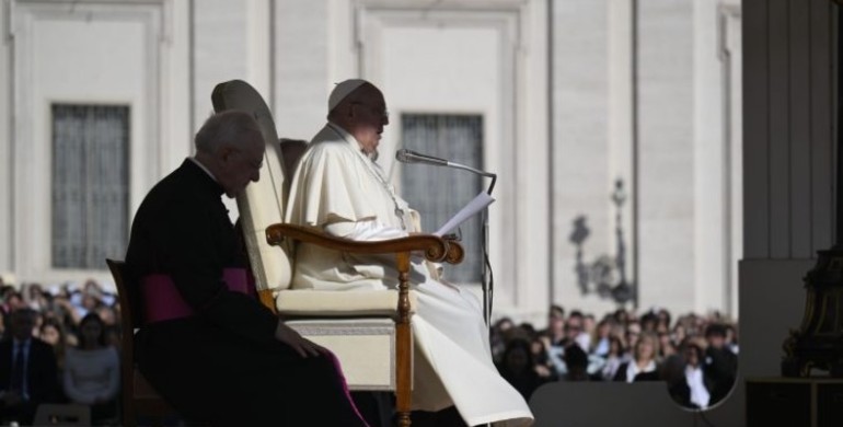 Papa Francesco: “Preghiamo per Valencia e per la pace”