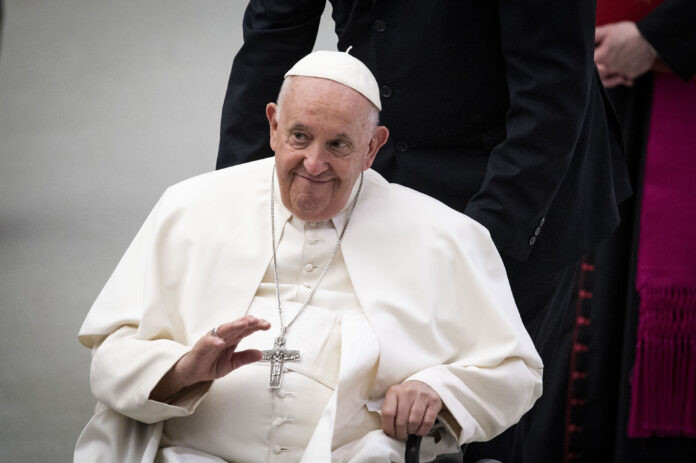 Papa Francesco, quadro clinico complesso. Condizioni stazionarie