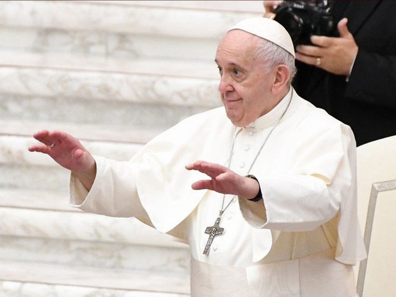 Papa Francesco: “quello che dobbiamo fare è una legge sulle unioni civili”