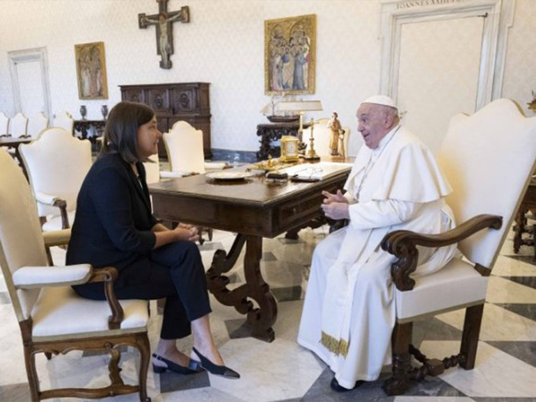 Papa Francesco: questa mattina ha ricevuto in udienza Elena Beccalli, rettore dell’Università Cattolica