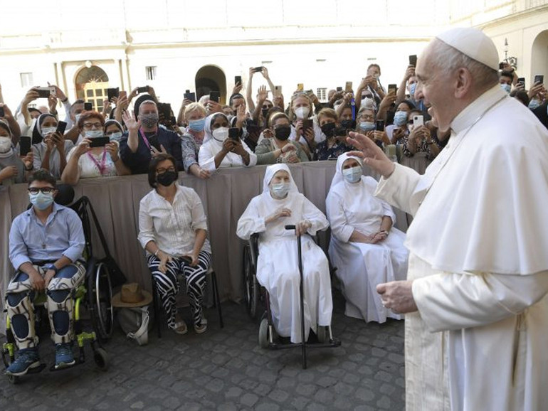 Papa Francesco: udienza, “non dimenticare il tempo e il modo in cui Dio è entrato nella nostra vita”